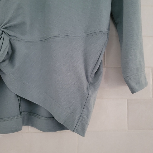NWOT Athleta Embody Twist-Front 3/4 Sleeve Green Athletic Top Sage Green NEW - Picture 5 of 9